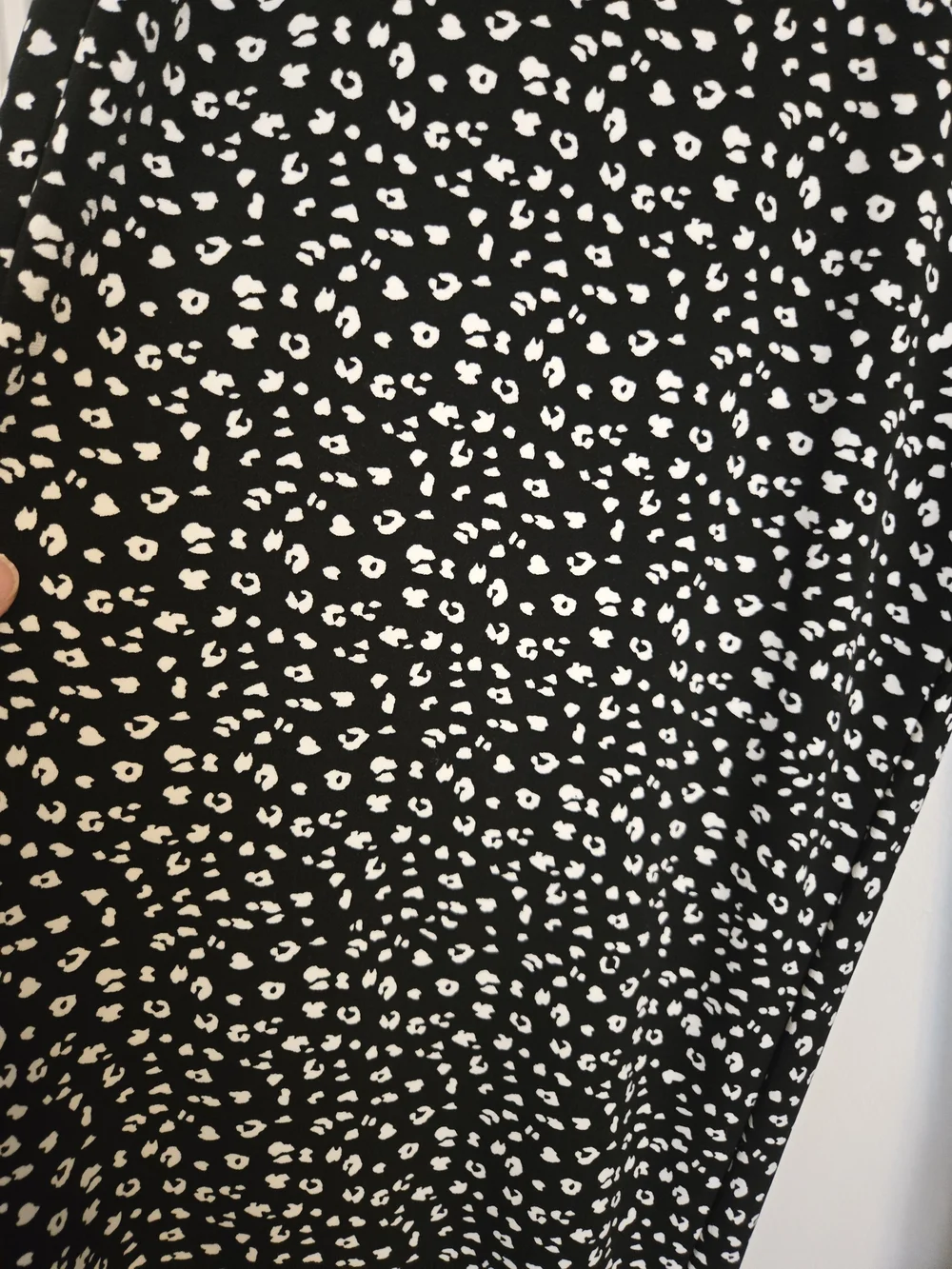 WHBM Classic Black & White Printed Wide-Leg Pants - Picture 4 of 5